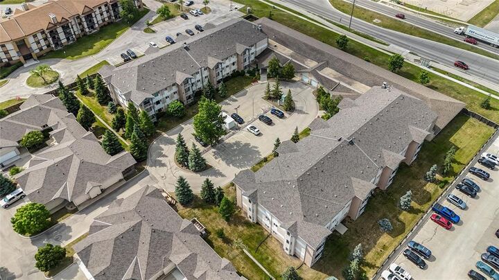 Property Photo: 873 Waverley Street MB R3T 6C3
