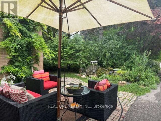 Property Photo:  33 Groveland Crescent  ON M3A 3C4 