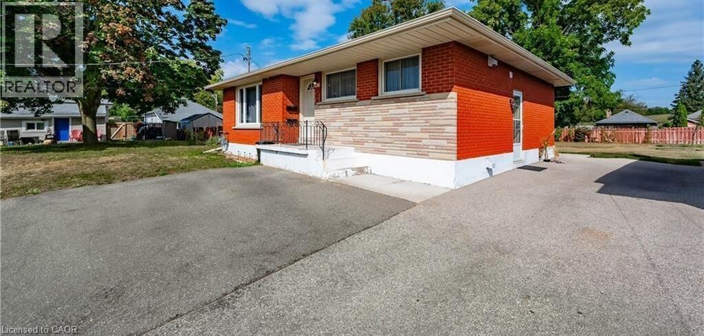 Property Photo: 236 Bruce Street Upper ON N3S 4Z9