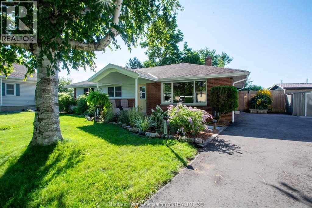 Property Photo:  11 Oriole Parkway  ON N7M 5J5 