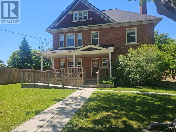 94 Argyle Street North — photo 1