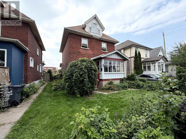 Property Photo:  207 Norah St S  ON P7E 1N5 