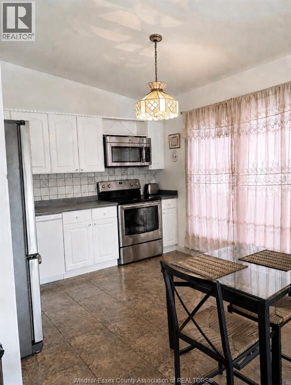 Property Photo:  5 Allen Court  ON N9V 3Z4 