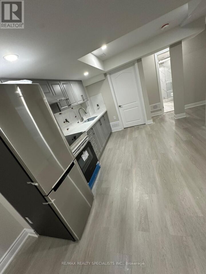 Property Photo: 10 Bramacre Court ON L7A 1T5