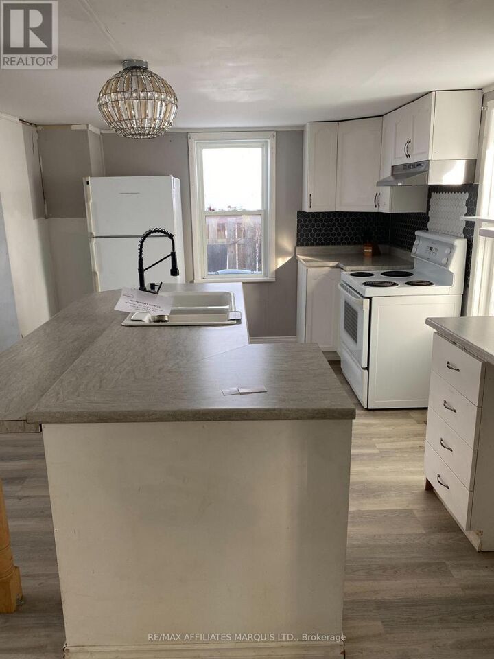 Property Photo:  633 South Augustus Street South  ON K6J 3X2 