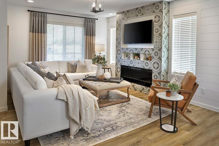 Property Photo:  9008 Gilbert Cl NW  AB T5T 7Z3 