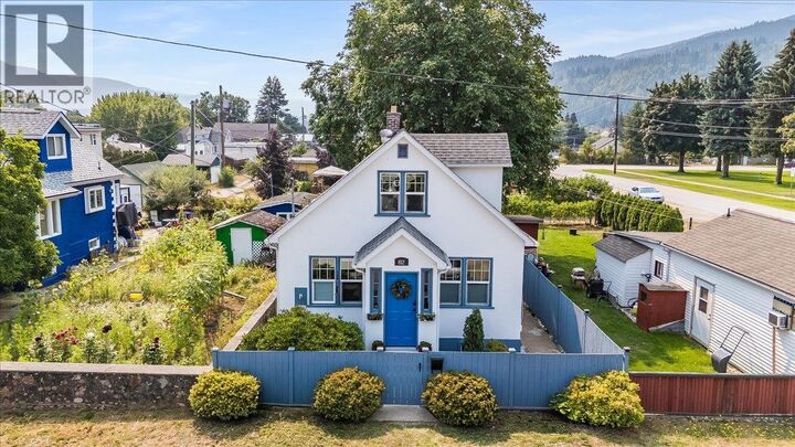 812 2nd Street — photo 1