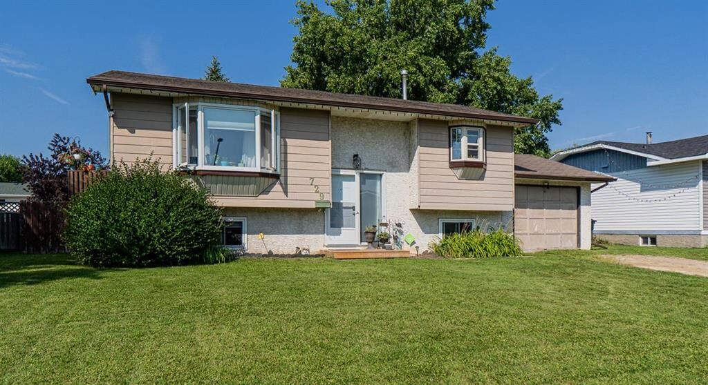 Property Photo: 729 Cedar Bay MB R1N 3L2