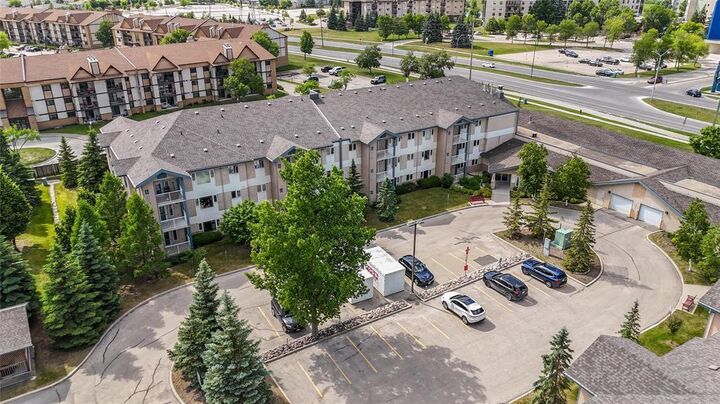 Property Photo: 873 Waverley Street MB R3T 6C3