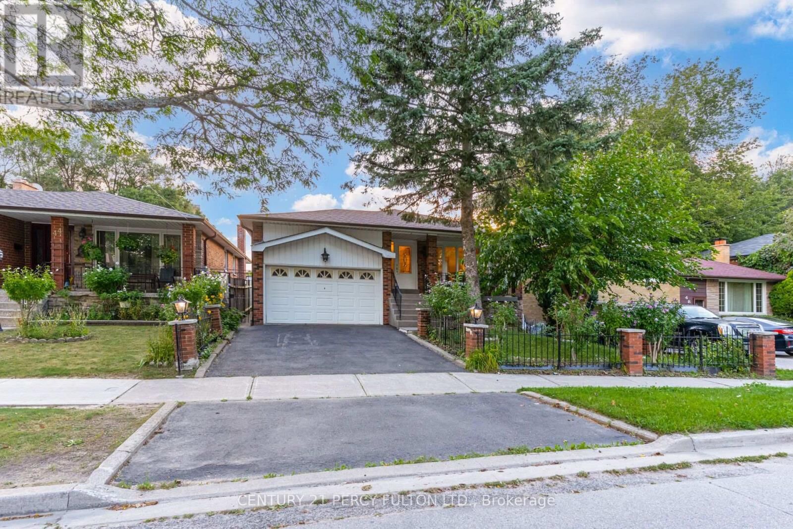 Property Photo: 46 Cedar Drive ON M1J 3E8