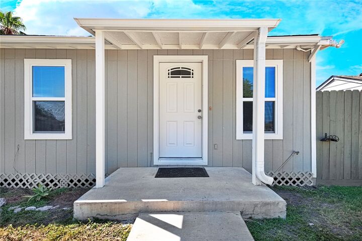 Property Photo:  2405 Crews Street 2405  TX 78405 