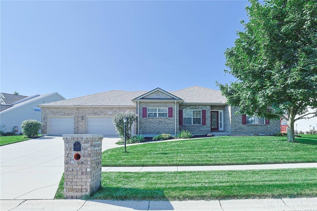Property Photo: 6016 Oak Ridge Drive OH 45424