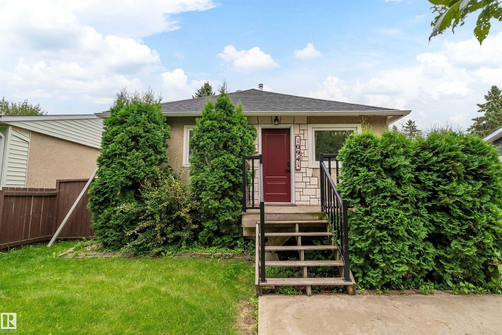 Property Photo:  10941 150 Street NW  AB T5P 1R8 