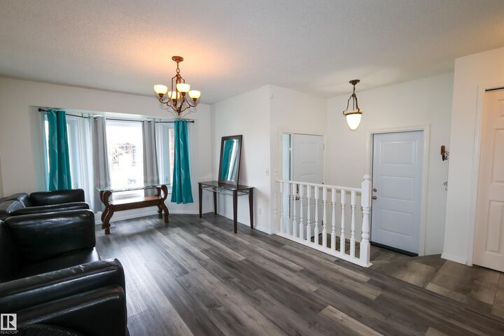 Property Photo:  3467 39 Street NW  AB T6L 3Y9 