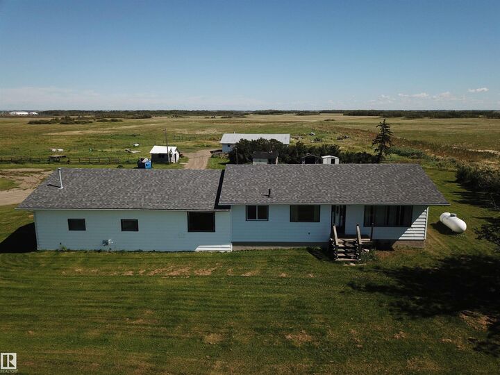 Property Photo:  532037 Rg Rd 182  AB T0B 4J5 