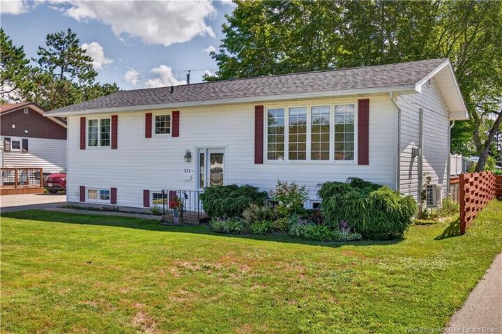 371 Highplain Crescent — photo 1