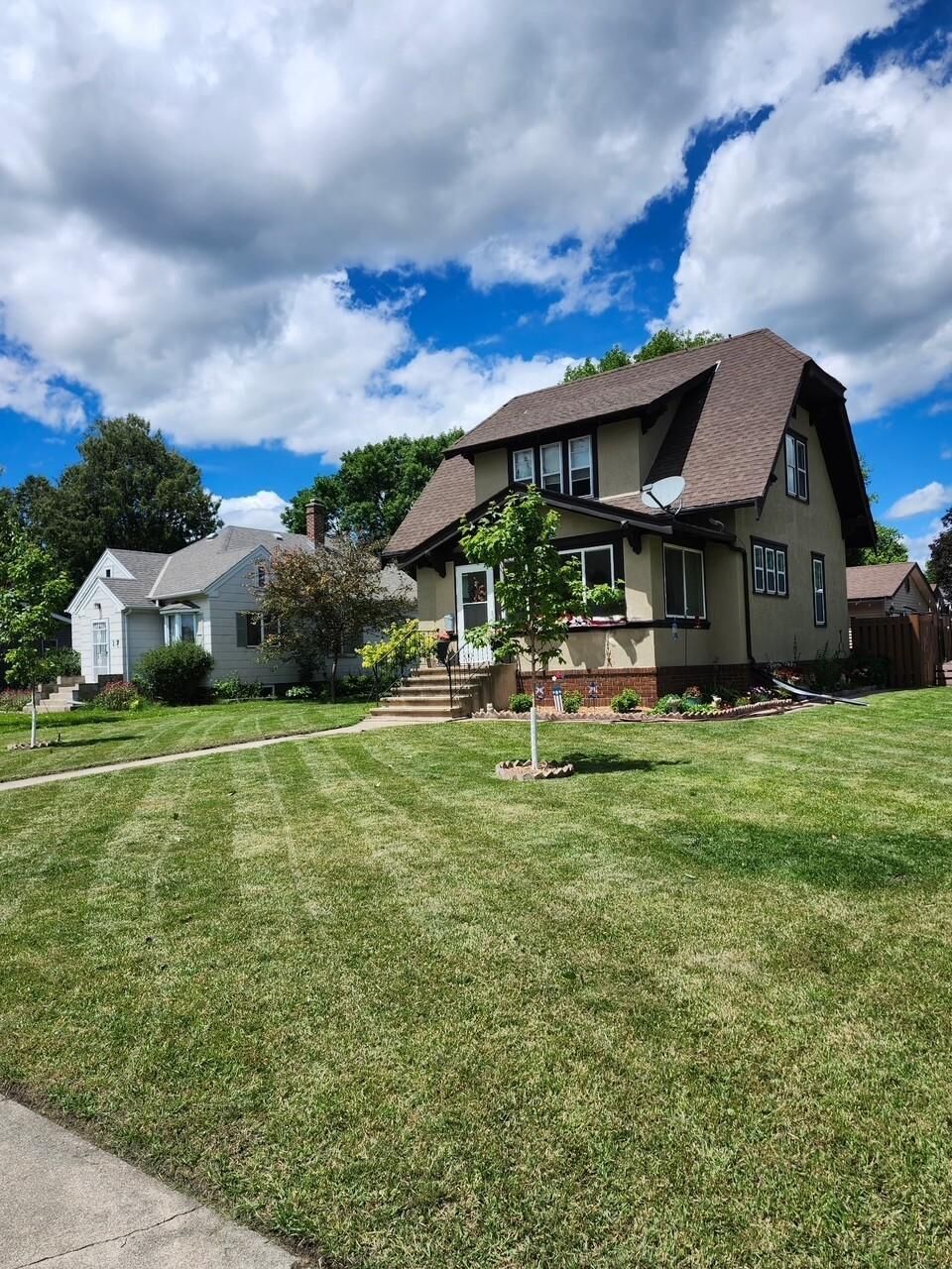 Property Photo:  19 1st Avenue NE  MN 55332 