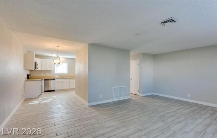 Property Photo:  135 Greenbriar Townhouse Way  NV 89121 