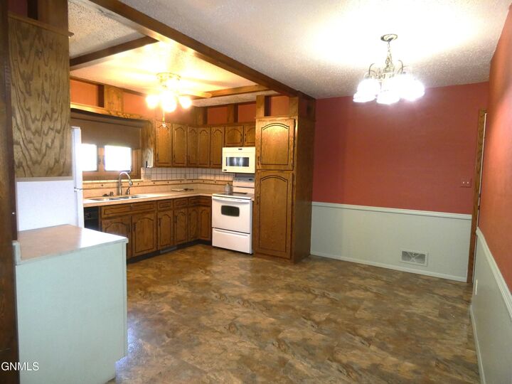 Property Photo: 225 5th Street E ND 58561