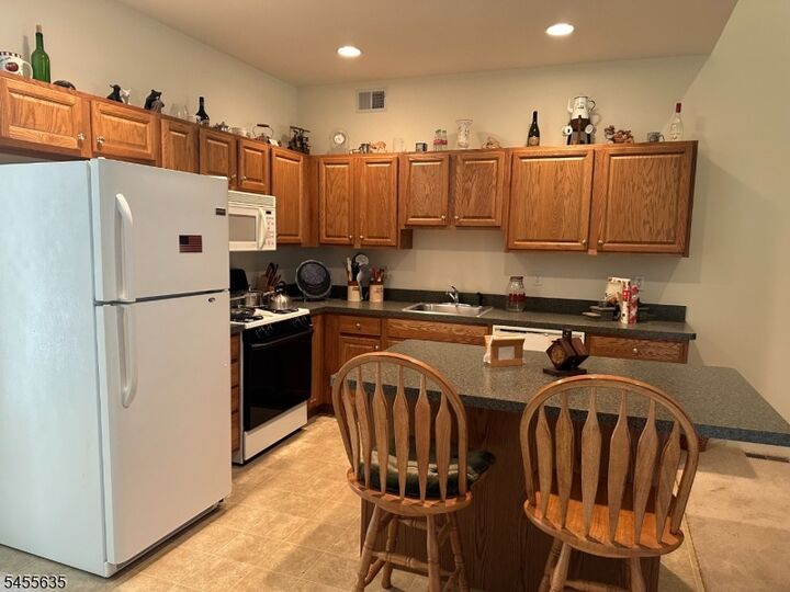 Property Photo:  17 Spring Hollow Rd  NJ 07461 