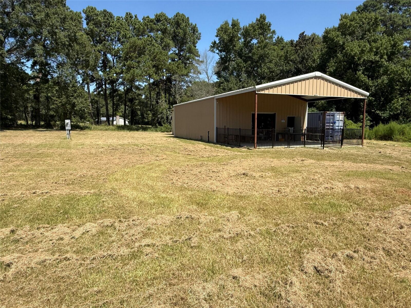 Property Photo: 1331 US Highway 190 W TX 77359