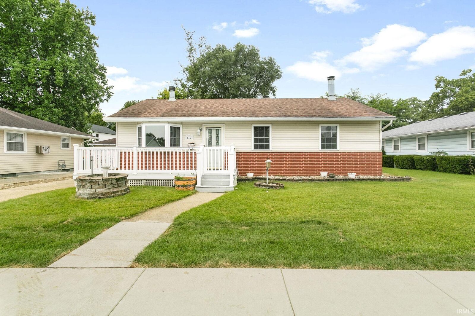 Property Photo:  147 N Oakley Avenue  IN 46544-3815 