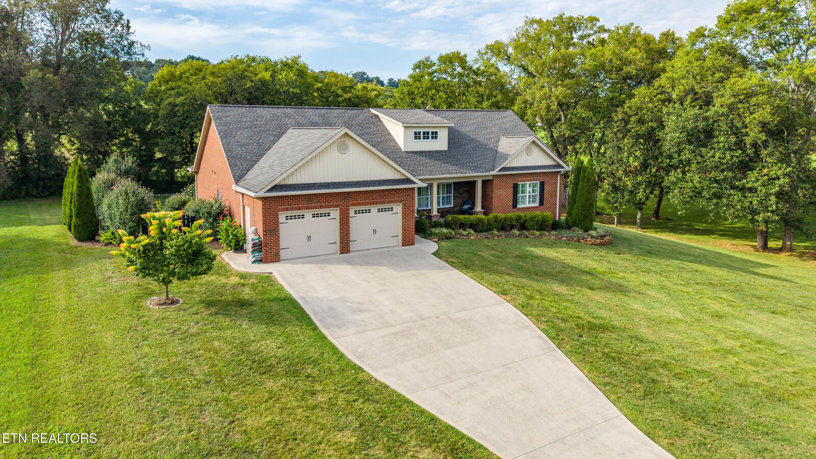Property Photo: 359 Illinois Ave TN 37865
