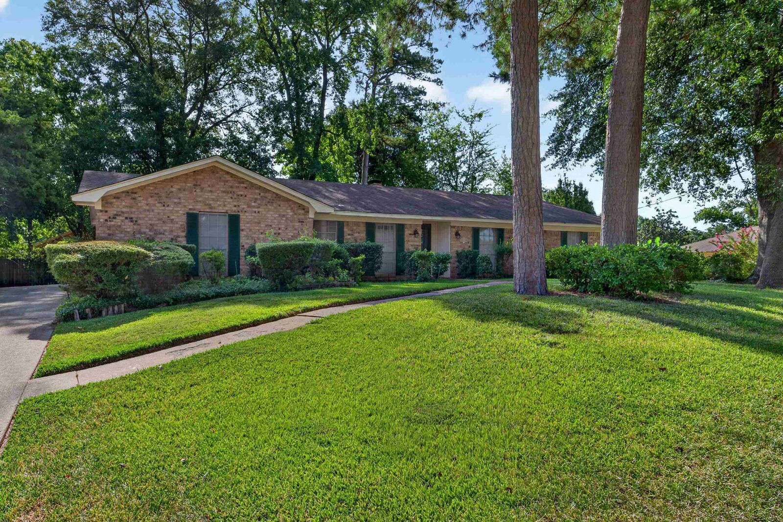 Property Photo: 1808 Northpark Circle TX 75605