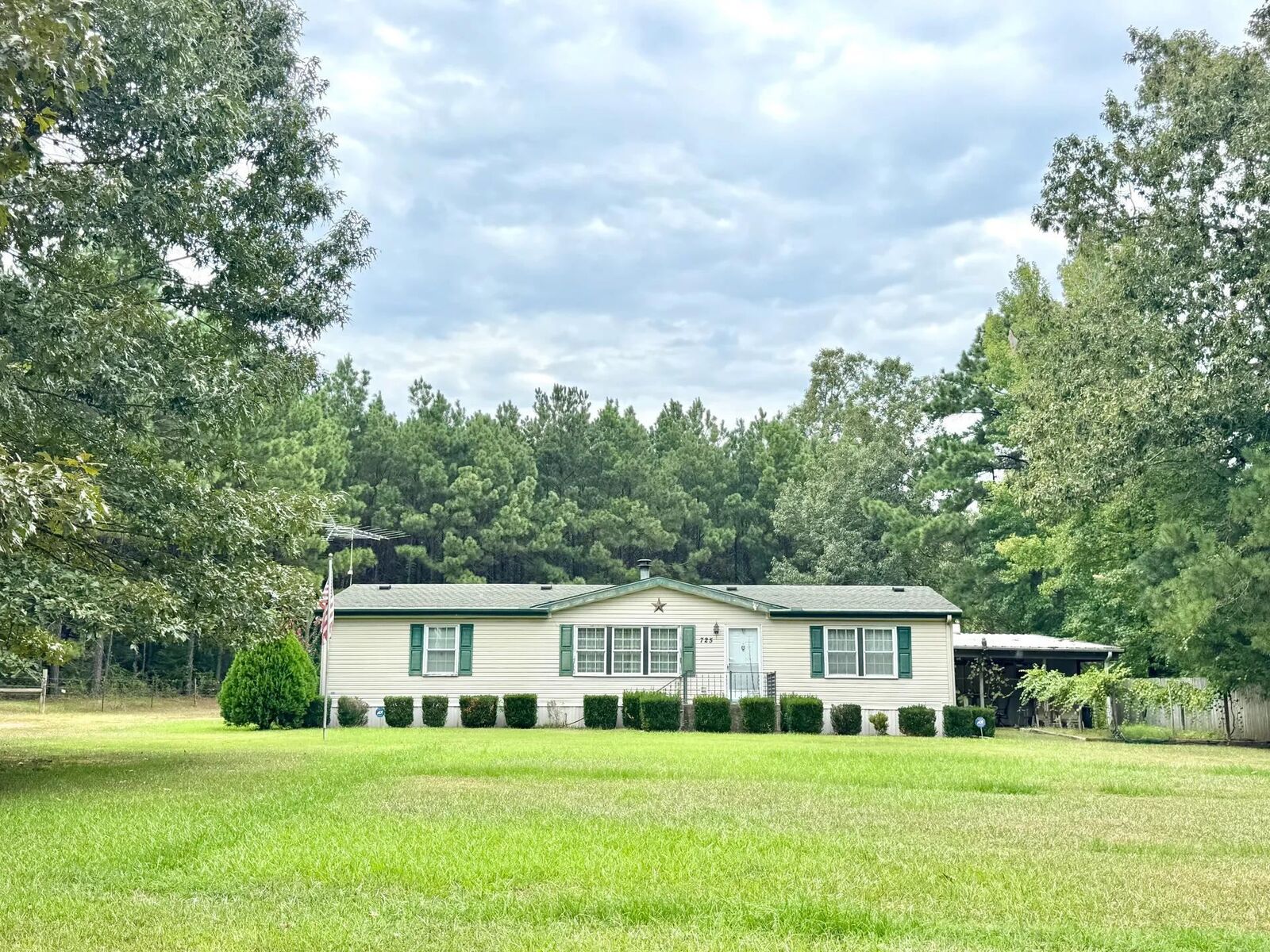 Property Photo: 725 County Road 2359 TX 75566