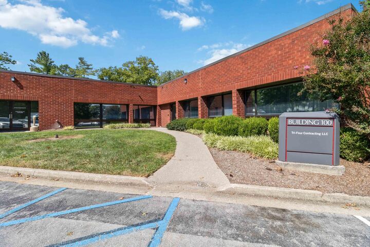 Property Photo:  2201 Regency Road 100  KY 40503 