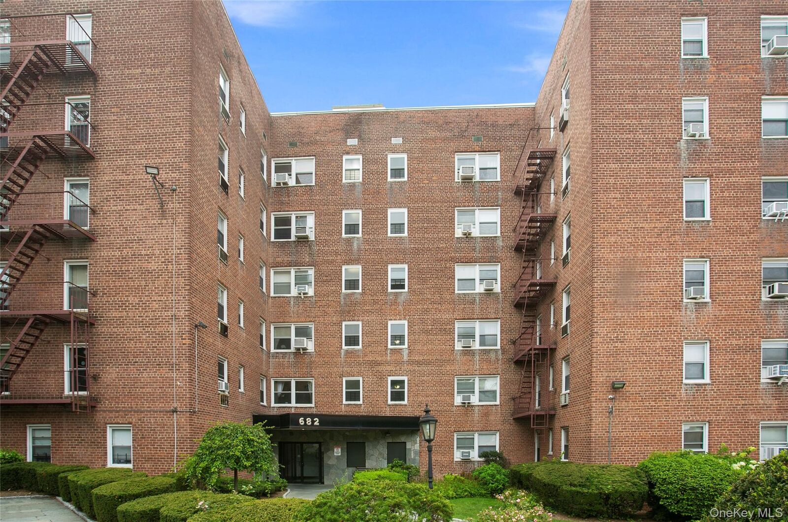 Property Photo: 682 Tuckahoe Road 2B NY 10710