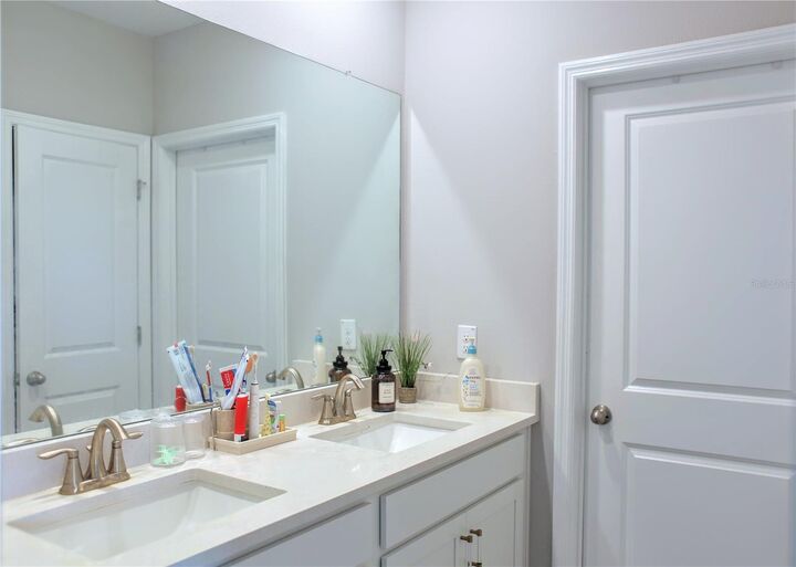 Property Photo: 2471 Warren Acres Boulevard FL 33543