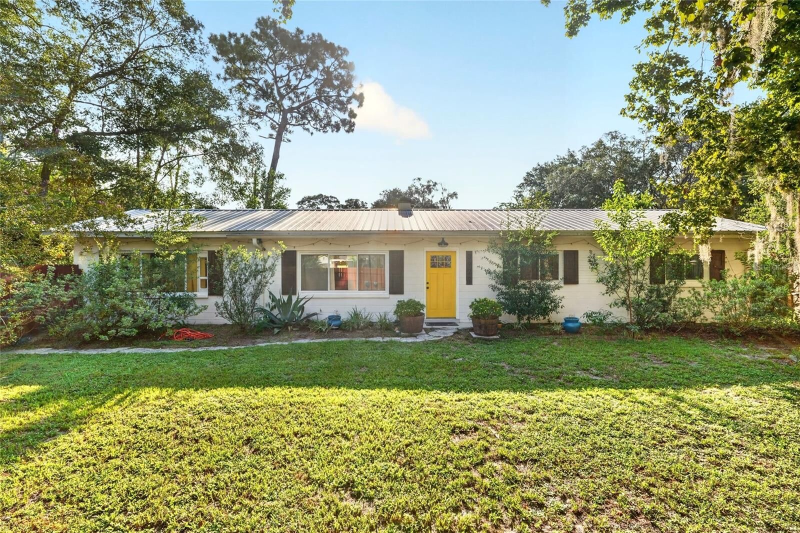 Property Photo: 3929 NW 20th Terrace FL 32605