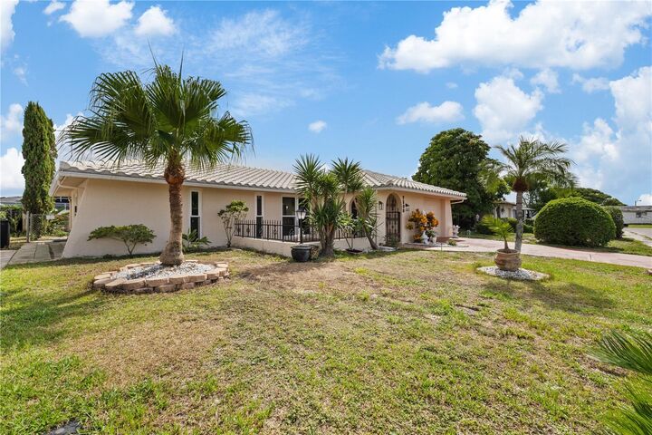 Property Photo:  7800 Brookridge Drive  FL 34668 