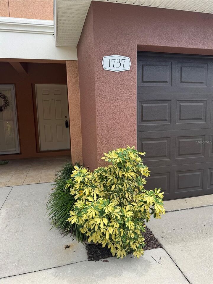 Property Photo:  1737 Sommarie Way  FL 34689 