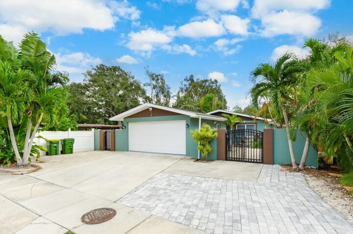 Property Photo: 2598 Wood Street FL 34237