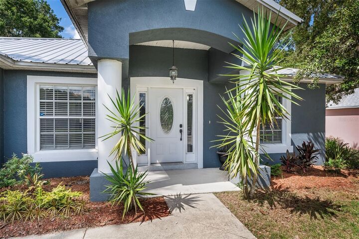Property Photo:  1031 E Walts Avenue  FL 32724 