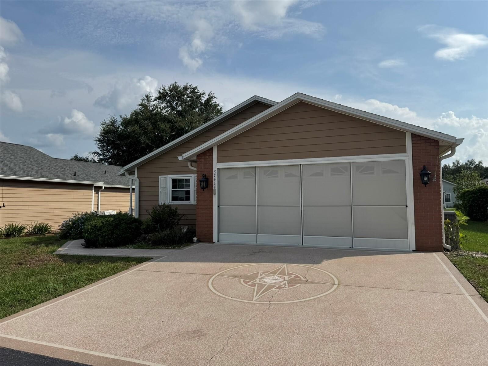 Property Photo: 37414 Castleberry Drive FL 33542