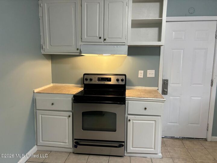Property Photo: 2548 Belvedere Drive MS 39204