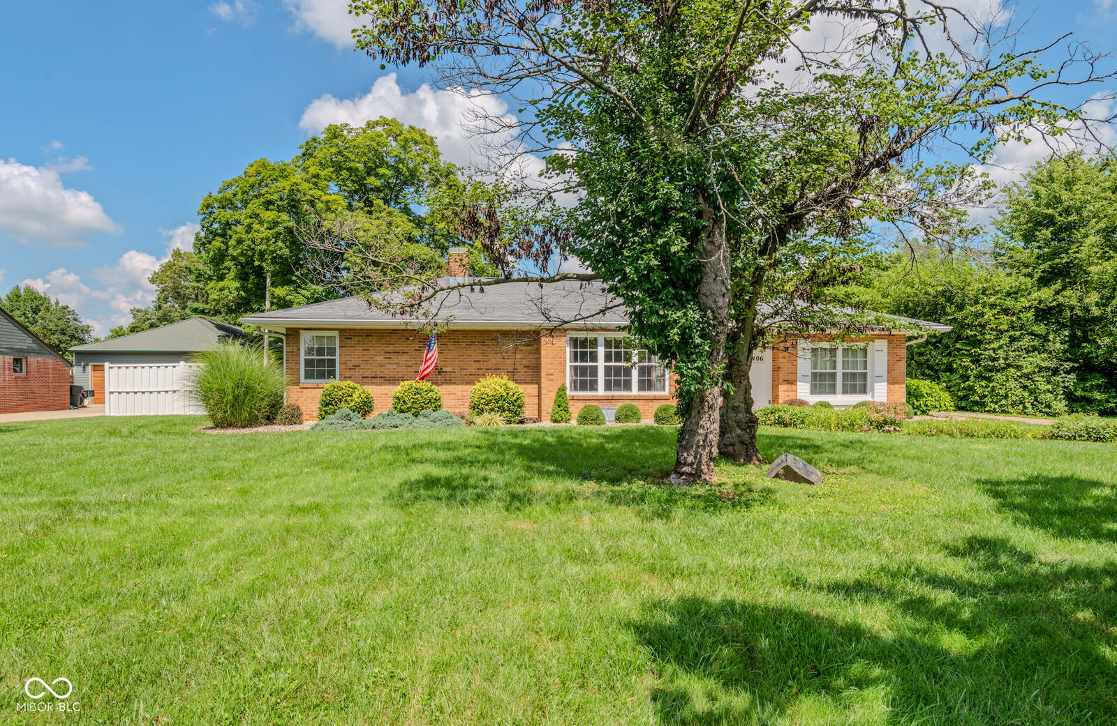 Property Photo:  1406 Laurel Drive  IN 47203 