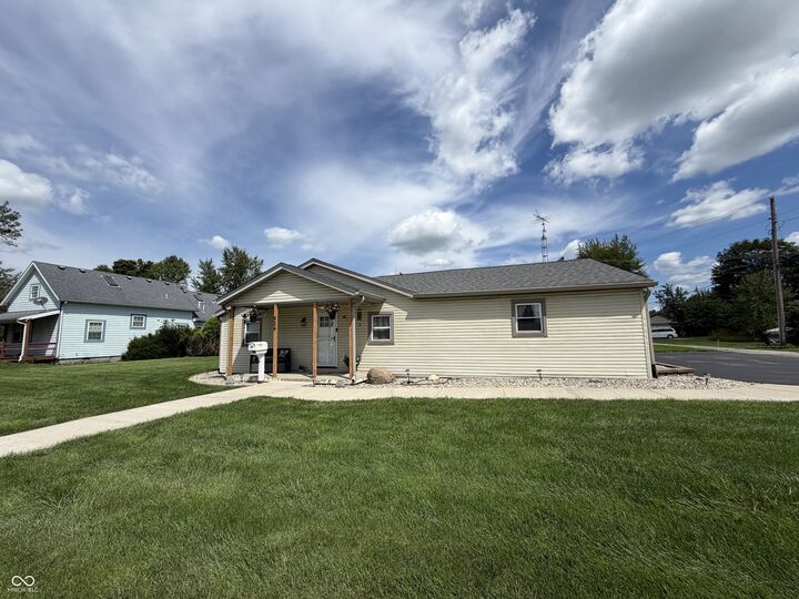 Property Photo: 824 N George Street IN 46173