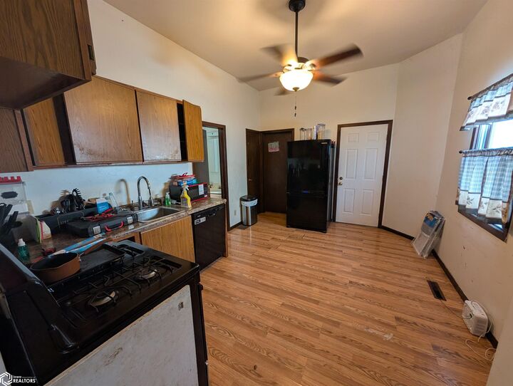 Property Photo:  1104 Bartlett Street  IA 52601 