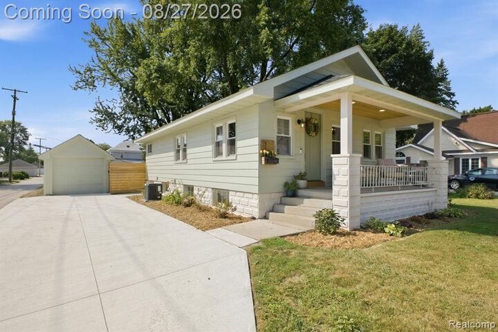 Property Photo:  33 W Wabash Avenue  MI 48111 2938 