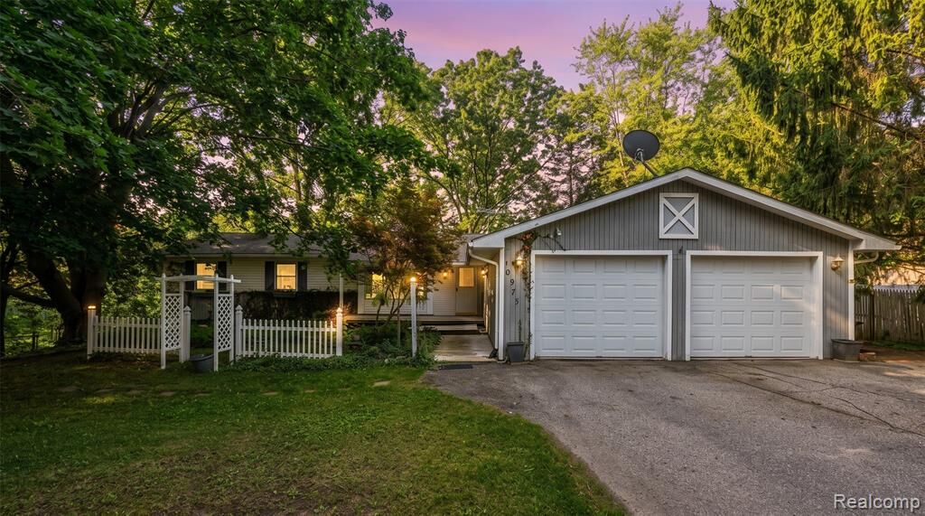 Property Photo:  10975 Andersonville Road  MI 48350 3105 