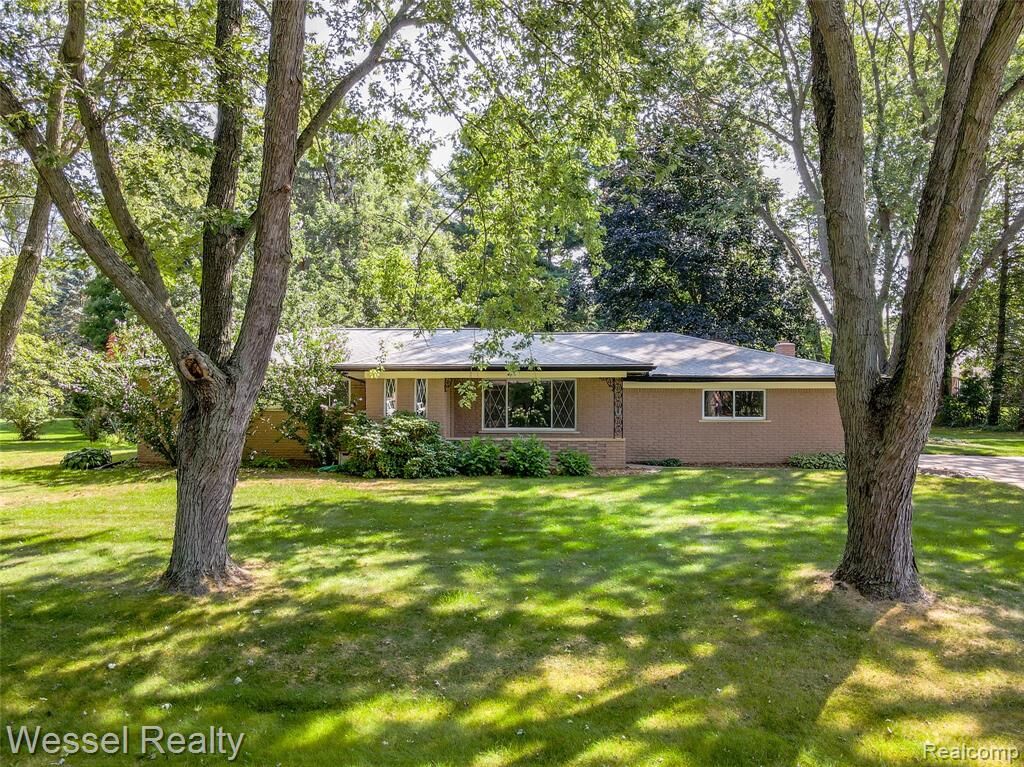 Property Photo: 60384 Shawnee Lane MI 48094 2035