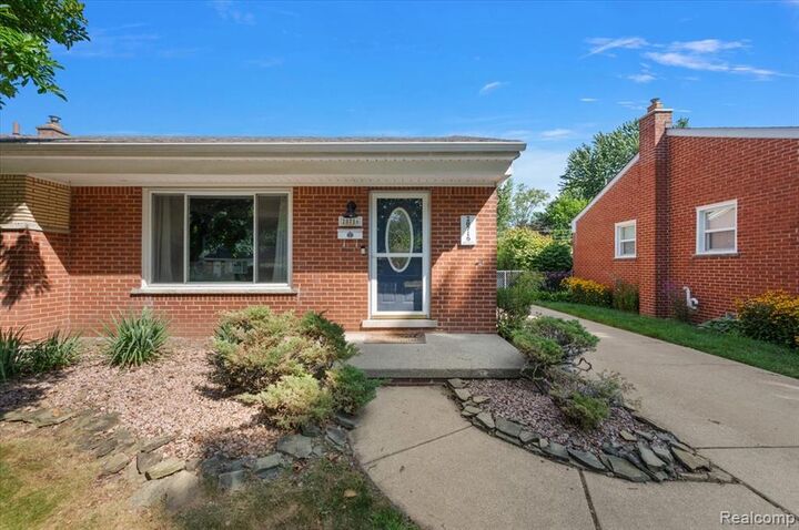 Property Photo:  28716 Westfield Street  MI 48150 3135 