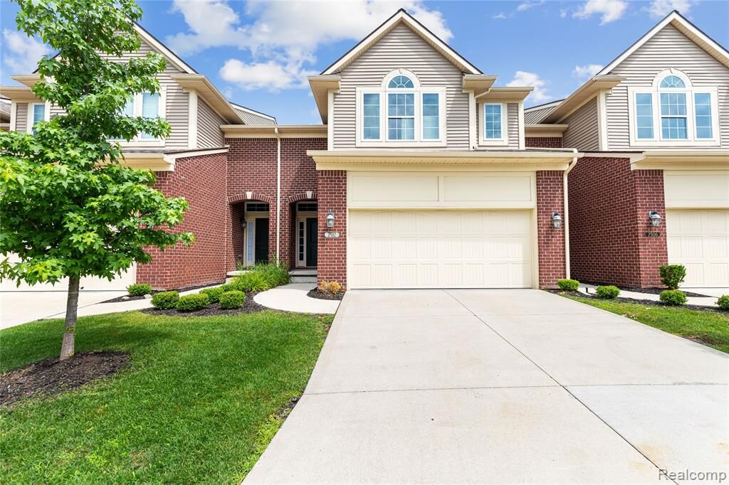 Property Photo:  7512 Berry Wood Lane  MI 48322 2789 