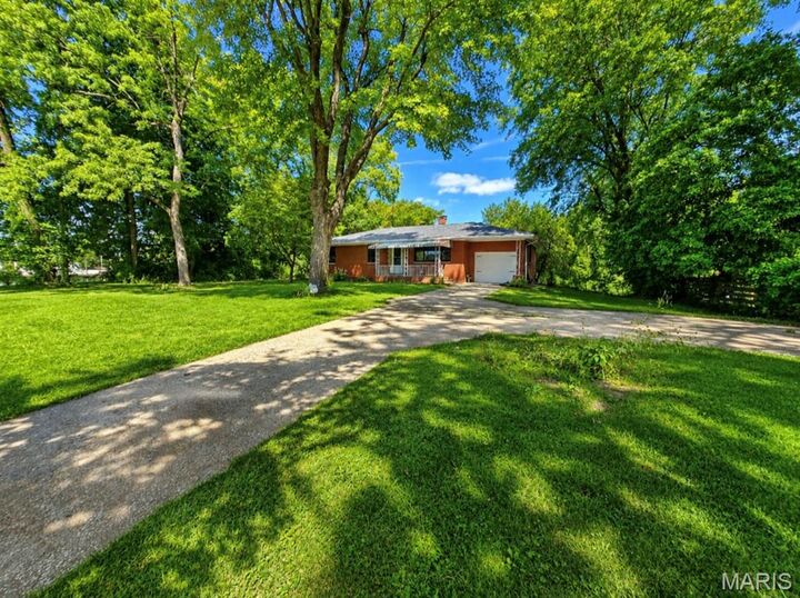 Property Photo:  524 Pearl Street  IL 62035 