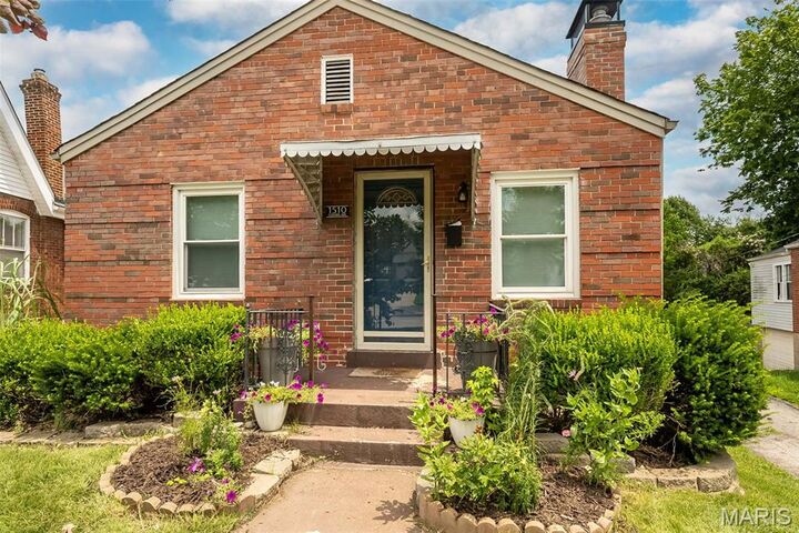 Property Photo: 1510 Collins Avenue MO 63117