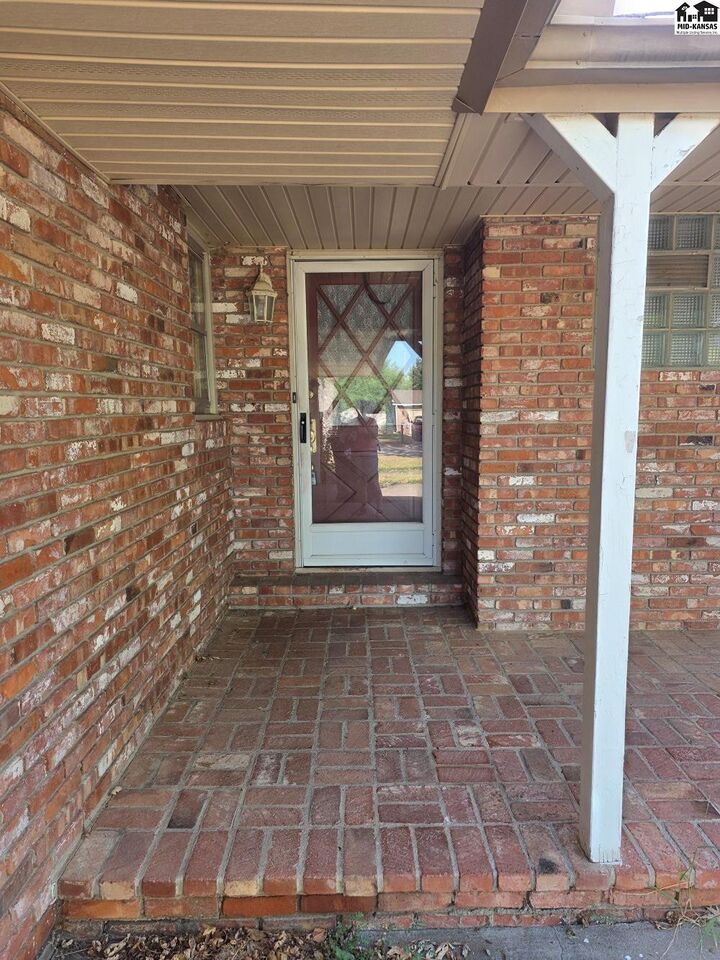 Property Photo: 3802 Quivira Dr KS 67502